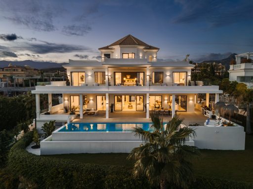 VILLA OLIVIA - IMPRESSIVE FAMILY HOME IN LOS FLAMINGO